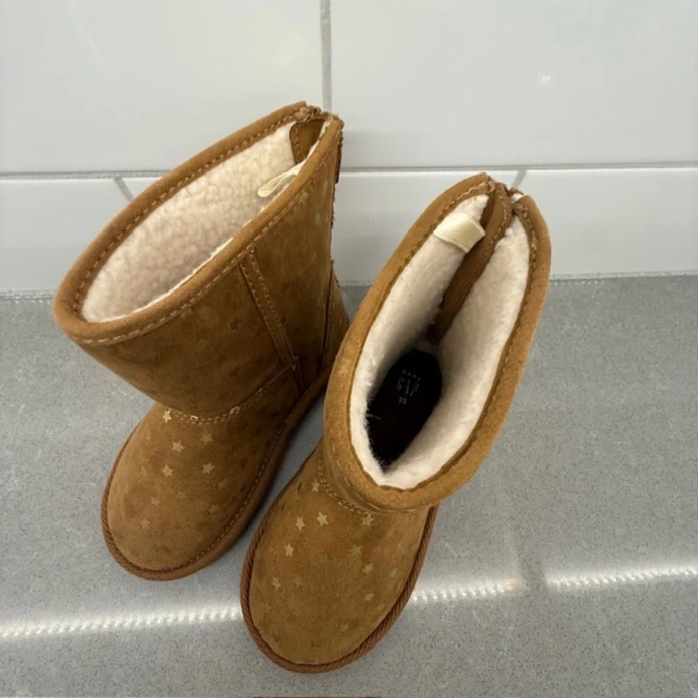 Gap Little Girl Faux Sherpa Brown Gold Star Print Gold Boots Sz 10 Worn 2x
